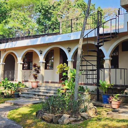 Camilas Hotel San Pedro Sula Exterior photo